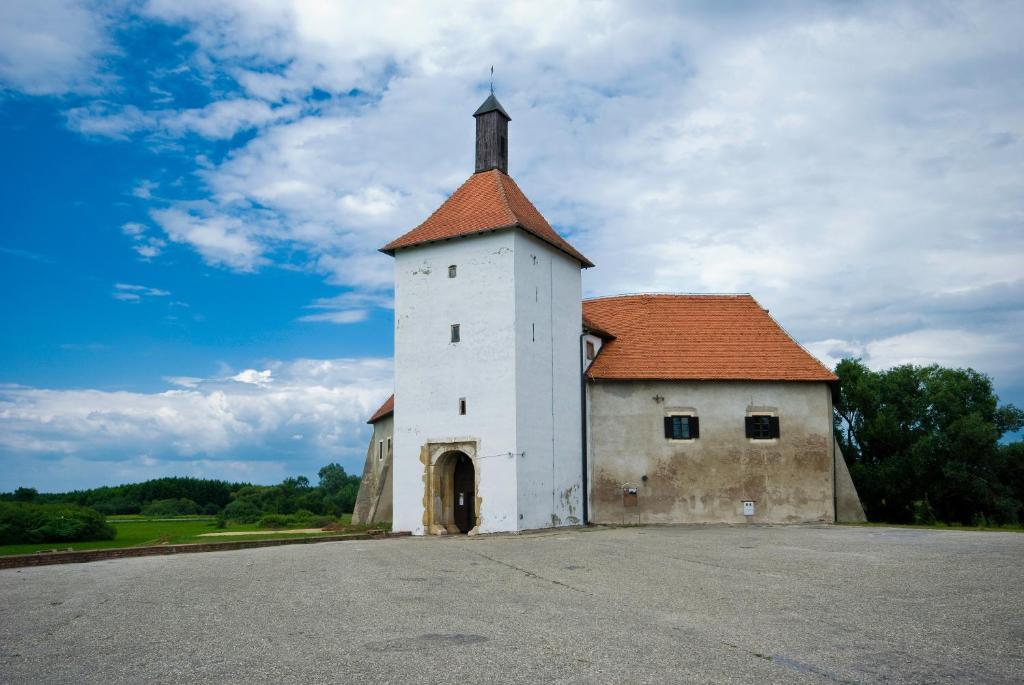 Hotel Picok Ðurđevac Екстериор снимка