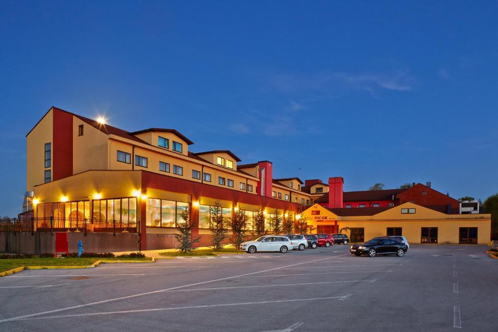 Hotel Picok Ðurđevac Екстериор снимка